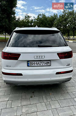 Внедорожник / Кроссовер Audi Q7 2018 в 