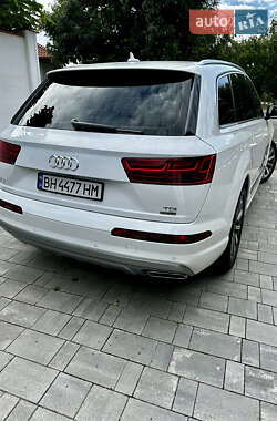 Внедорожник / Кроссовер Audi Q7 2018 в 