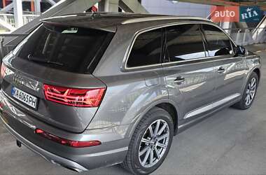 Внедорожник / Кроссовер Audi Q7 2016 в 