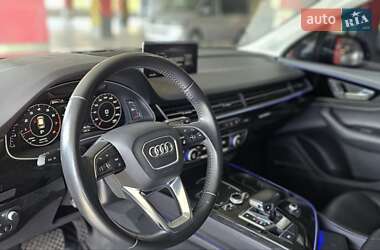 Внедорожник / Кроссовер Audi Q7 2016 в 