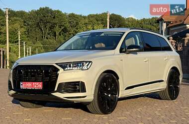 Внедорожник / Кроссовер Audi Q7 2020 в 