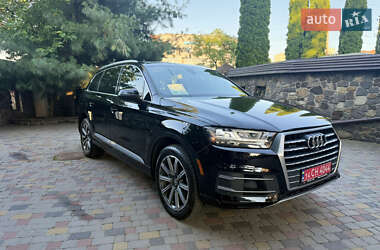 Внедорожник / Кроссовер Audi Q7 2016 в 