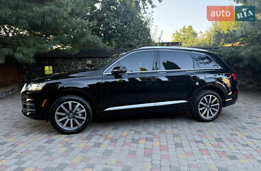 Внедорожник / Кроссовер Audi Q7 2016 в 