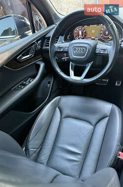 Внедорожник / Кроссовер Audi Q7 2016 в 
