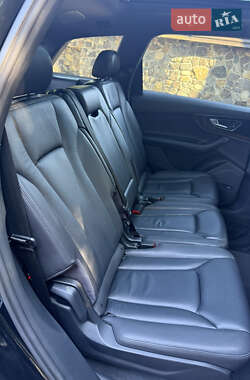 Внедорожник / Кроссовер Audi Q7 2016 в 