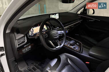Внедорожник / Кроссовер Audi Q7 2017 в 