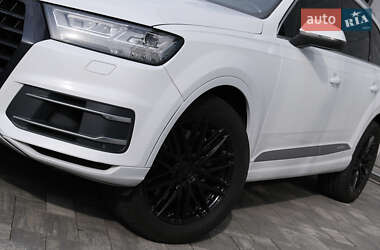 Внедорожник / Кроссовер Audi Q7 2015 в 
