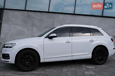 Внедорожник / Кроссовер Audi Q7 2015 в 