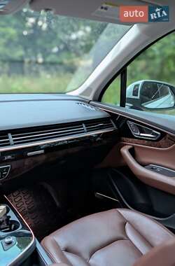 Внедорожник / Кроссовер Audi Q7 2017 в 