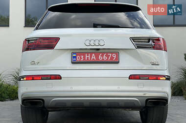 Внедорожник / Кроссовер Audi Q7 2017 в 