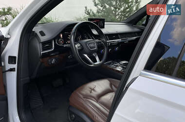 Внедорожник / Кроссовер Audi Q7 2017 в 