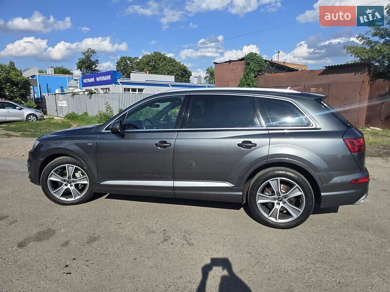 Внедорожник / Кроссовер Audi Q7 2017 в Киеве