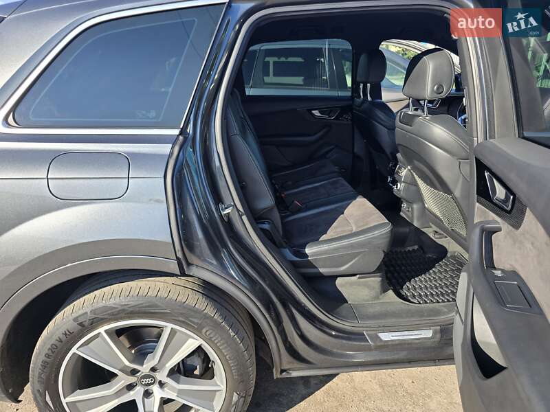 Внедорожник / Кроссовер Audi Q7 2017 в Киеве
