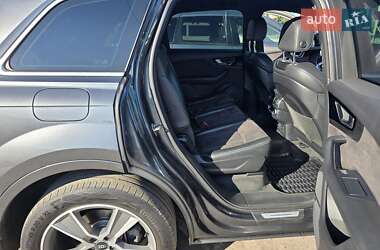 Позашляховик / Кросовер Audi Q7 2017 в 