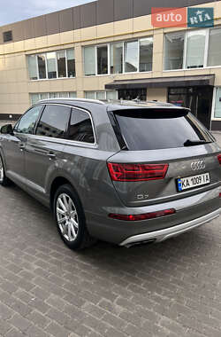Внедорожник / Кроссовер Audi Q7 2016 в 
