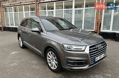 Внедорожник / Кроссовер Audi Q7 2016 в 