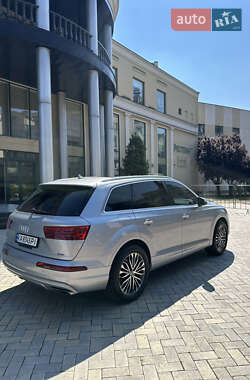 Внедорожник / Кроссовер Audi Q7 2017 в 