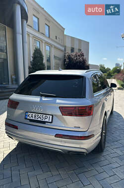 Внедорожник / Кроссовер Audi Q7 2017 в 