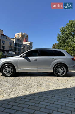 Внедорожник / Кроссовер Audi Q7 2017 в 