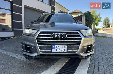 Внедорожник / Кроссовер Audi Q7 2016 в 