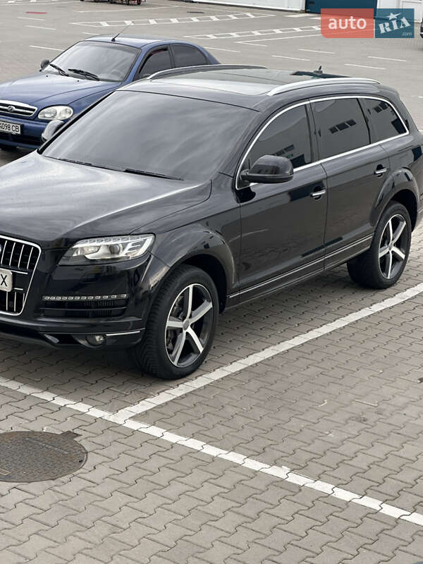 Внедорожник / Кроссовер Audi Q7 2010 в 