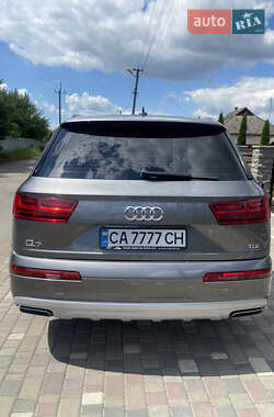 Внедорожник / Кроссовер Audi Q7 2017 в 