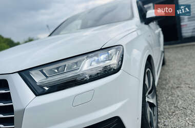 Внедорожник / Кроссовер Audi Q7 2017 в 