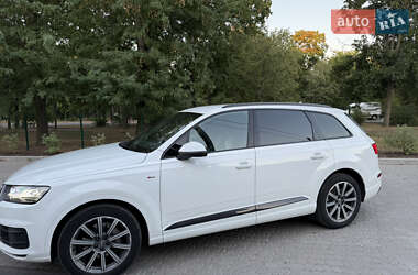 Позашляховик / Кросовер Audi Q7 2018 в 