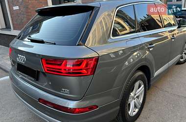 Позашляховик / Кросовер Audi Q7 2015 в 