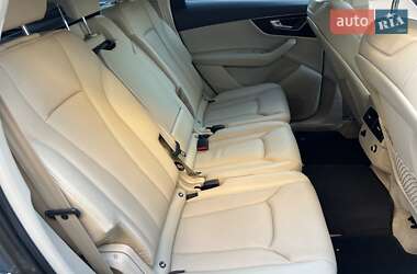 Позашляховик / Кросовер Audi Q7 2015 в 