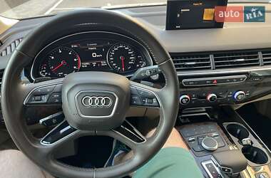 Позашляховик / Кросовер Audi Q7 2015 в 