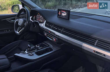 Внедорожник / Кроссовер Audi Q7 2017 в 