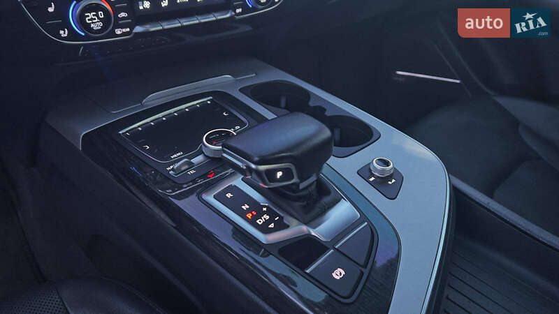 Позашляховик / Кросовер Audi Q7 2017 в Чернівцях