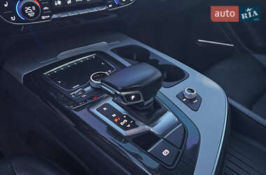 Внедорожник / Кроссовер Audi Q7 2017 в 
