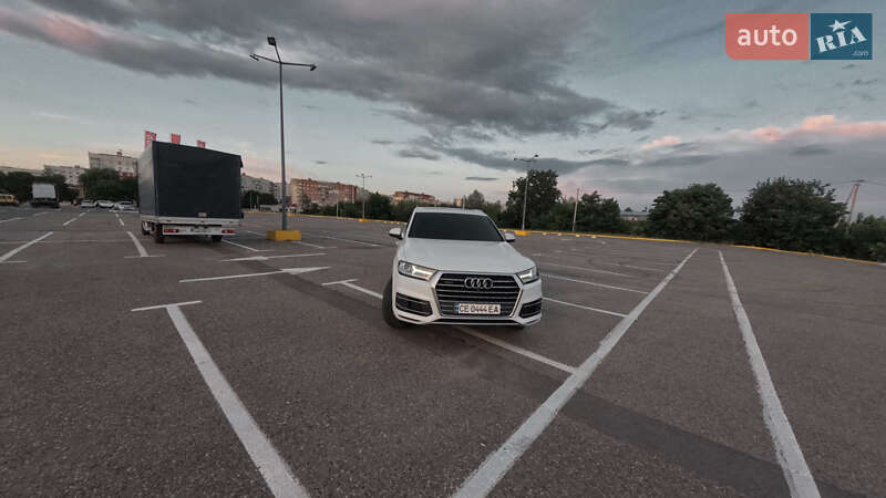 Позашляховик / Кросовер Audi Q7 2017 в Чернівцях