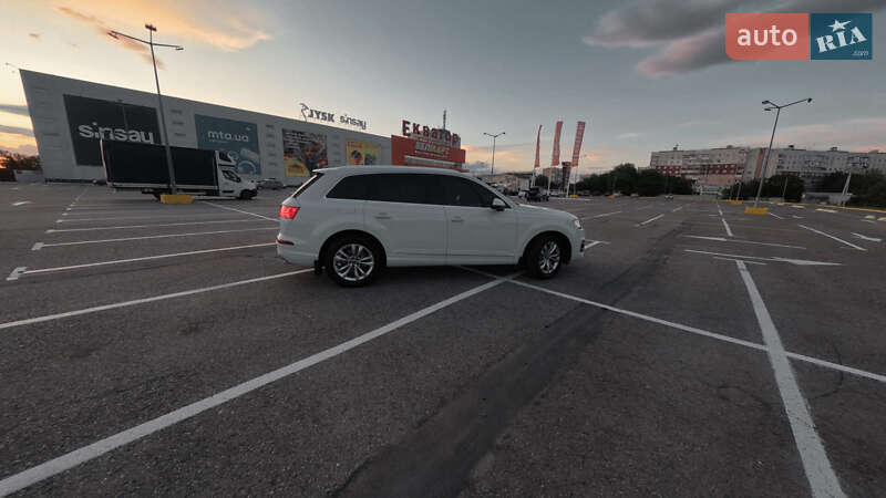 Позашляховик / Кросовер Audi Q7 2017 в Чернівцях