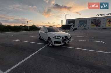 Внедорожник / Кроссовер Audi Q7 2017 в 