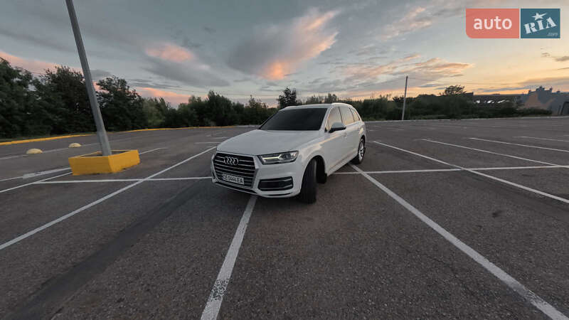 Позашляховик / Кросовер Audi Q7 2017 в Чернівцях