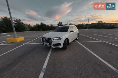 Внедорожник / Кроссовер Audi Q7 2017 в 