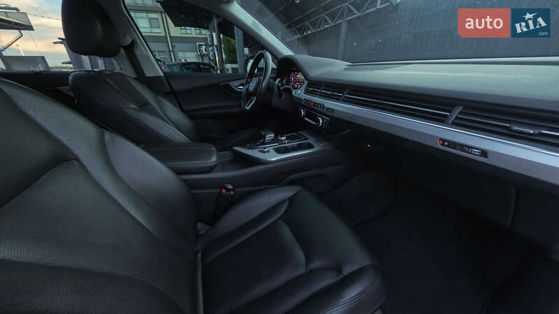 Позашляховик / Кросовер Audi Q7 2017 в Чернівцях
