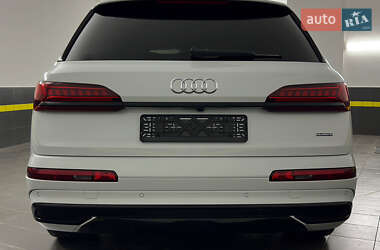 Внедорожник / Кроссовер Audi Q7 2020 в 