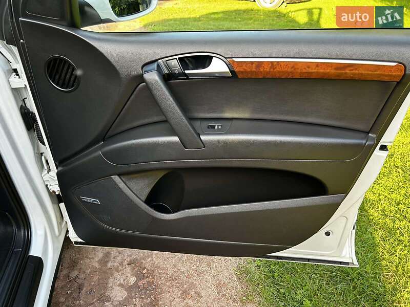 Внедорожник / Кроссовер Audi Q7 2013 в Нововолынске