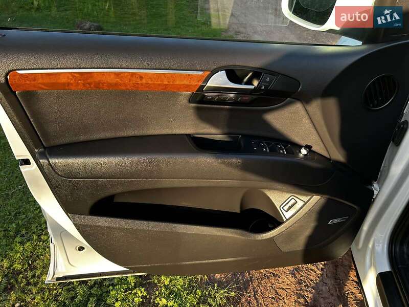 Внедорожник / Кроссовер Audi Q7 2013 в Нововолынске