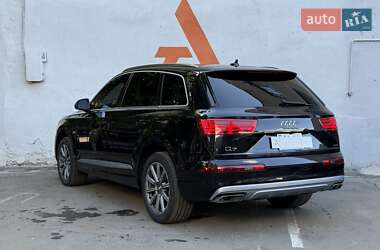 Внедорожник / Кроссовер Audi Q7 2017 в 