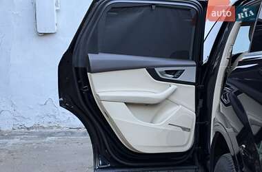 Внедорожник / Кроссовер Audi Q7 2017 в 