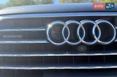 Внедорожник / Кроссовер Audi Q7 2017 в 