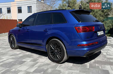 Внедорожник / Кроссовер Audi Q7 2016 в 