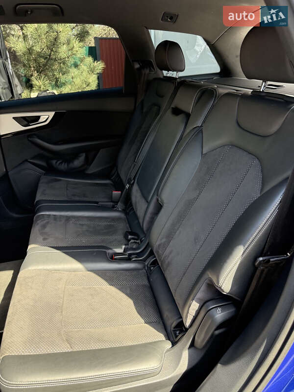 Позашляховик / Кросовер Audi Q7 2016 в Києві