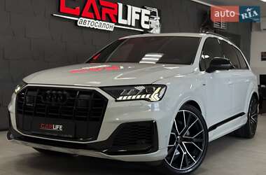 Позашляховик / Кросовер Audi Q7 2020 в 