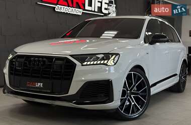 Позашляховик / Кросовер Audi Q7 2020 в 
